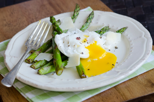 Griddled asparagus with poached egg and grated Parmesan