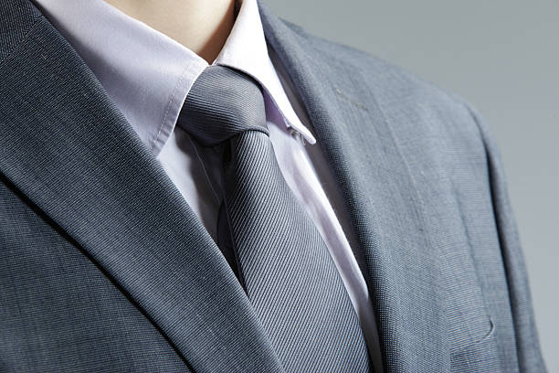 vestimenta de negocios clásicas, con brida y elegante americana - lapel suit jacket necktie fotografías e imágenes de stock