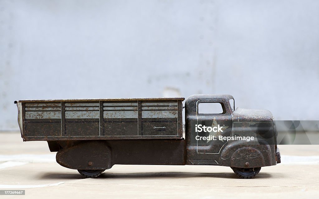 Ejército camión de juguete - Foto de stock de Anticuado libre de derechos