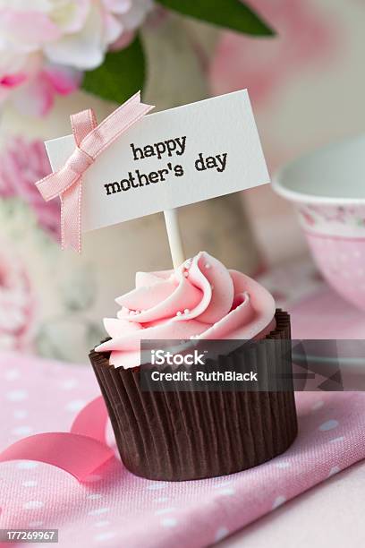 Mothers Daycupcake Stockfoto und mehr Bilder von Blume - Blume, Buttercreme, Cupcake