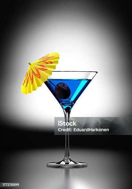 Голубой Мартини Коктейль — стоковые фотографии и другие картинки Алкоголь - напиток - Алкоголь - напиток, Без людей, Бокал для мартини