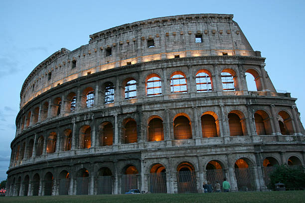 Coloseam "The Famous Roman Landmark," piler stock pictures, royalty-free photos & images