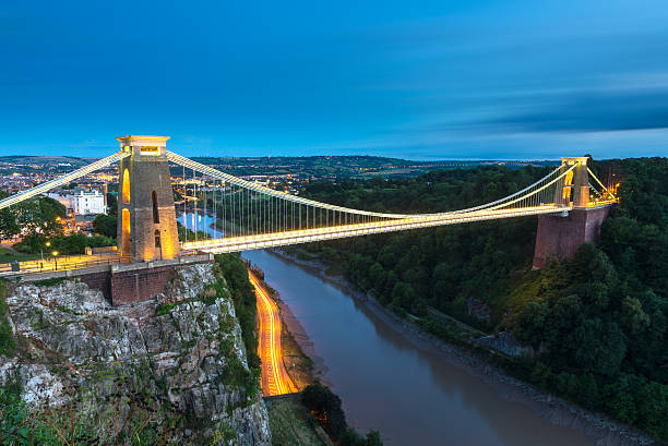 ponte suspensa de clifton, o rio avon, bristol, inglaterra - bristol england bridge clifton suspension bridge suspension bridge - fotografias e filmes do acervo