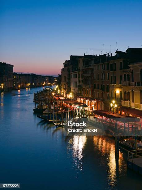 Der Canal Grande In Der Abenddämmerung In Venedig Stockfoto und mehr Bilder von Abenddämmerung - Abenddämmerung, Anlegestelle, Canale Grande - Venedig