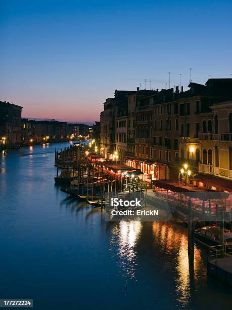 El Gran Canal Al Atardecer En Venecia Foto de stock y más banco de imágenes de Agua - Agua, Aire libre, Anochecer