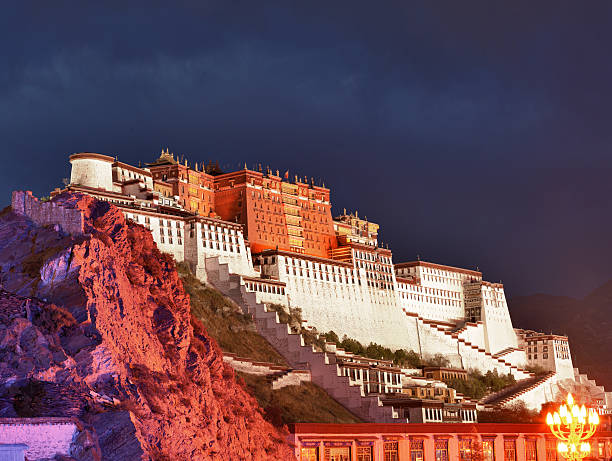 istock Potala Palace at Night 177272342