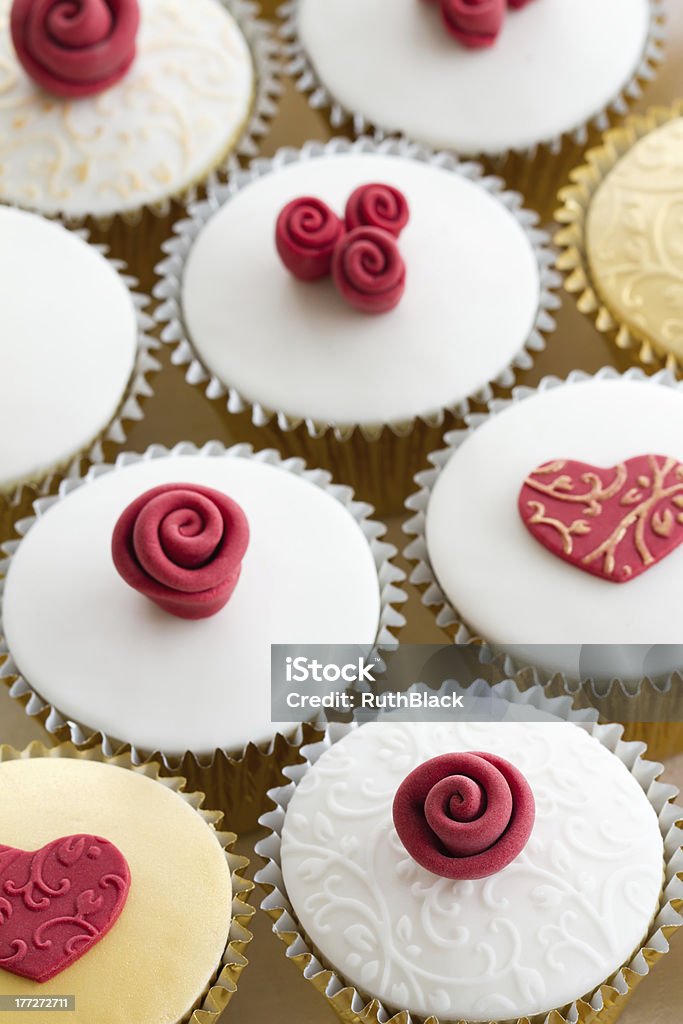 Ślub cupcakes - Zbiór zdjęć royalty-free (Cupcake)
