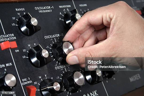 Foto de Vintage Oscillator De Sintetizador e mais fotos de stock de Acima - Acima, Afiado, Antigo