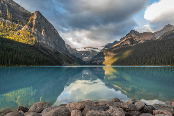 istock Lake Louise at sunrise 1772770452