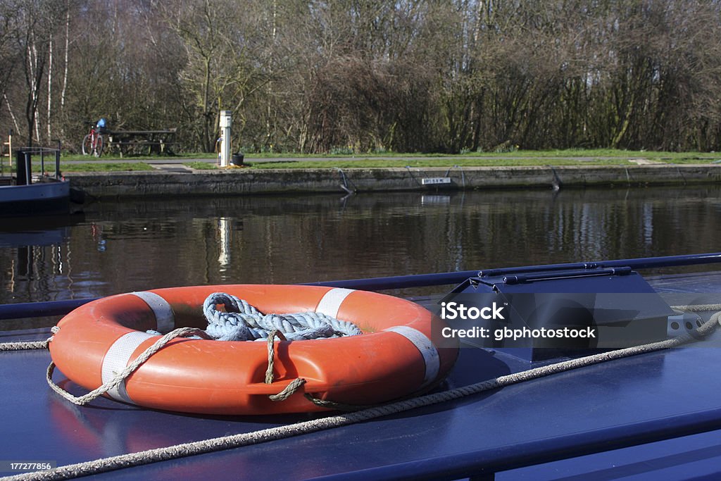 Lifebelt sur Narrowboat - Photo de Bouée de sauvetage libre de droits