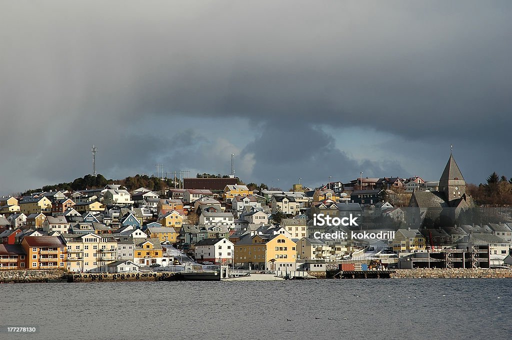 Vista a Kristiansund, Noruega, a Escandinávia - Foto de stock de Arquitetura royalty-free