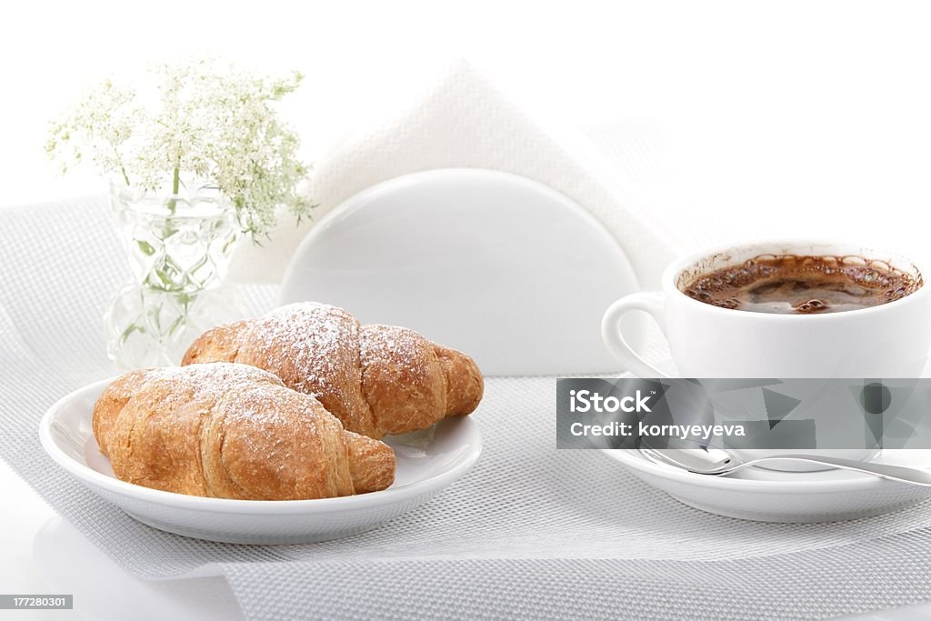 Pequeno-almoço com café e croissant - Royalty-free Bebida Foto de stock