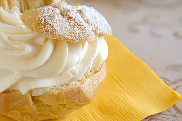 istock Creme Puff Pastry Dessert 177280630