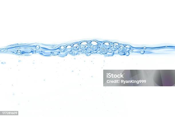 抽象的なブルーの背景に水の泡 - きれいにするのストックフォトや画像を多数ご用意 - きれいにする, しずく, しぶきを上げる