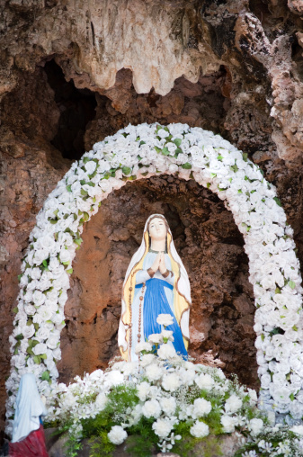 アワレディオブ Lourdes 神社 - ストックフォト・写真素材...