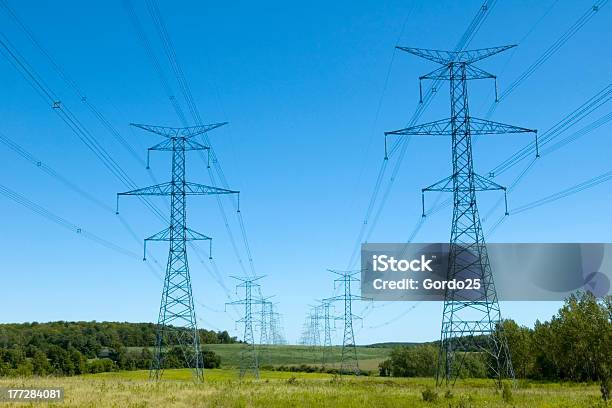 Power Towers Stockfoto und mehr Bilder von Bauwerk - Bauwerk, Blau, Elektrizität