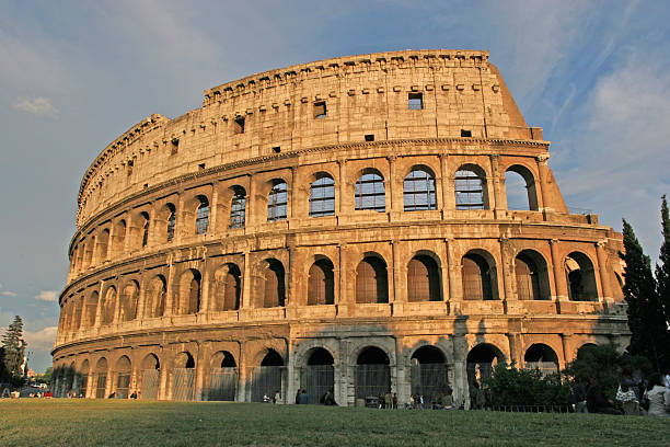 Coloseam Famous Italian Landmark, piler stock pictures, royalty-free photos & images