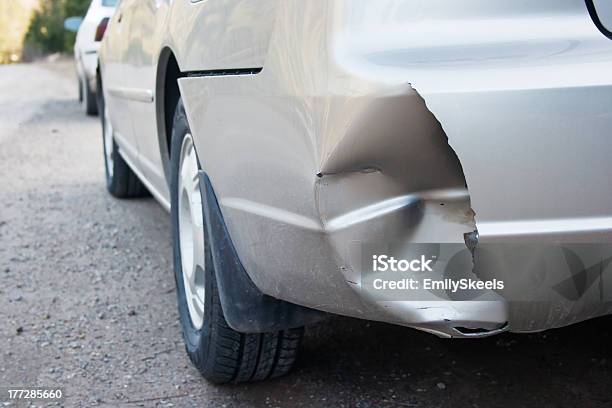 Daño En Foto de stock y más banco de imágenes de Parachoques - Parachoques, Delito de fuga, Coche