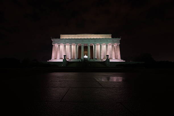 istock Lincoln Memorial at Night 177288654