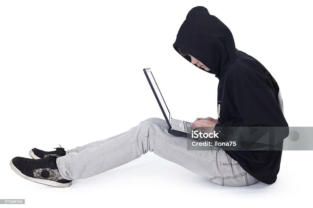Adolescente hacker con capacidad para computadora portátil - Foto de stock de Adolescente libre de derechos