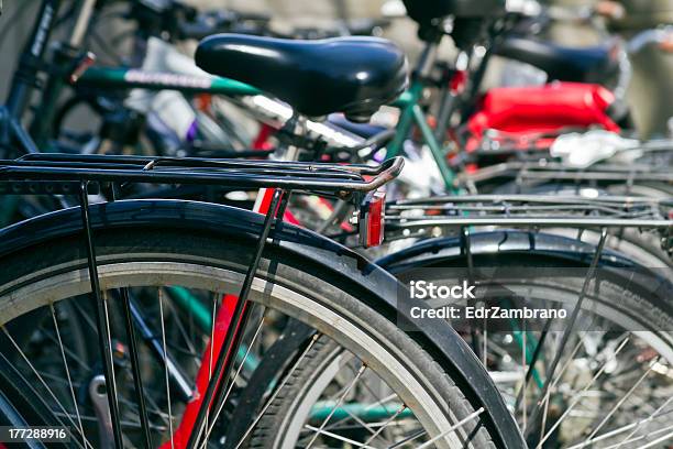 Foto de Bicicletas Ergométricas e mais fotos de stock de Bicicleta - Bicicleta, Esporte, Estacionamento