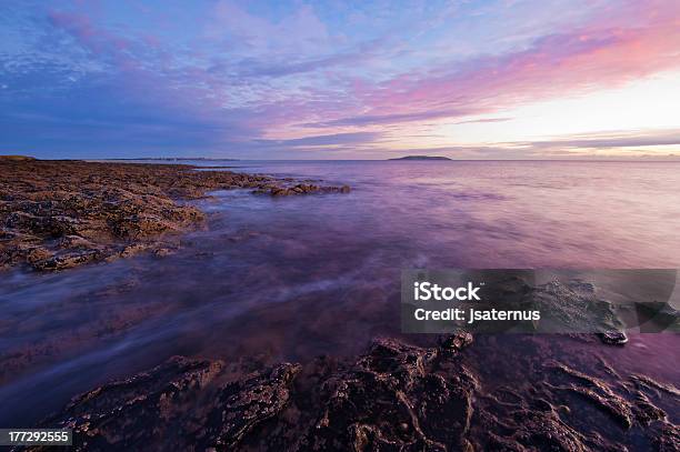 Costa Irlanda No Nascer Do Sol - Fotografias de stock e mais imagens de Nuvem - Céu - Nuvem - Céu, Paisagem com nuvens, Anoitecer