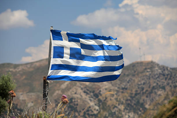 a bandeira da grécia - greece crisis finance debt - fotografias e filmes do acervo