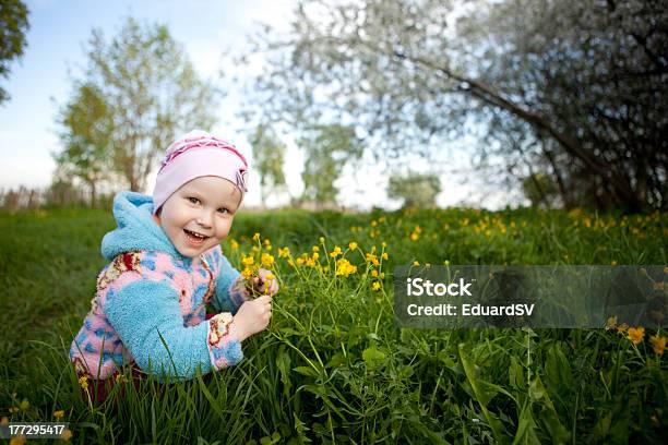 Bambine - Fotografie stock e altre immagini di 2-3 anni - 2-3 anni, Abbigliamento casual, Allegro