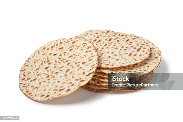 신선한 더미 의 Matzah 마짜 빵에 대한 스톡 사진 및 기타 이미지 - 마짜 빵, 원형, 흰색 배경