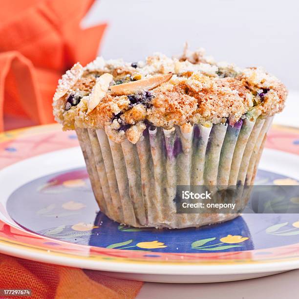 Muffins De Mirtilo - Fotografias de stock e mais imagens de Amêndoa - Amêndoa, Assado no Forno, Azul