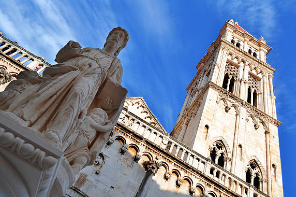 cattedrale di st. lawrence di trogir, croazia - traù foto e immagini stock