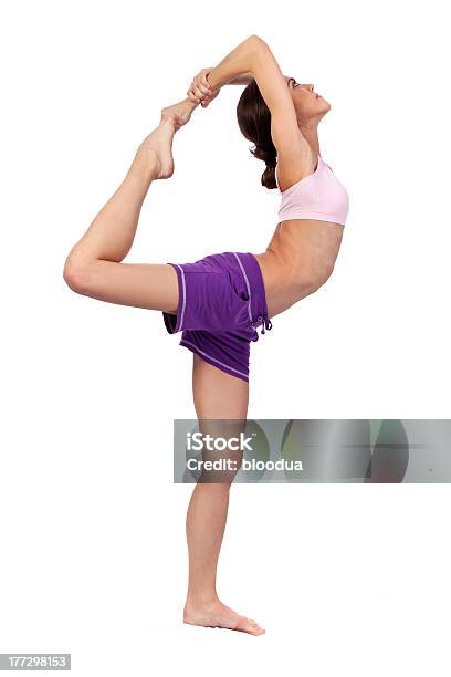 Practicar Yoga Mujer Bella Foto de stock y más banco de imágenes de Acróbata - Acróbata, Actividades y técnicas de relajación, Adulto