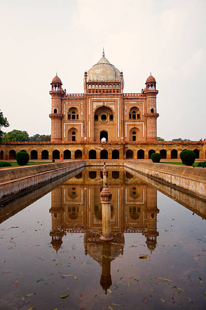 istock safdurjung tomb reflection in water 177298406