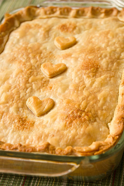 Cazuela con costra de pastelería - foto de stock