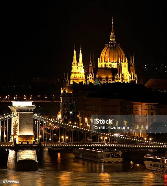 Skyline Di Budapest Di Notte - Fotografie stock e altre immagini di Budapest - Budapest, Capitali internazionali, Colore saturo