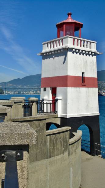 latarnia morska brockton point znajduje się w stanley park, z widokiem na port w vancouver w kolumbii brytyjskiej. - brockton zdjęcia i obrazy z banku zdjęć