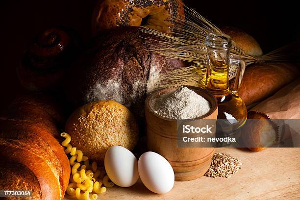 Cucinare Il Pane - Fotografie stock e altre immagini di Alimentazione sana - Alimentazione sana, Avena - Cereali da colazione, Baguette