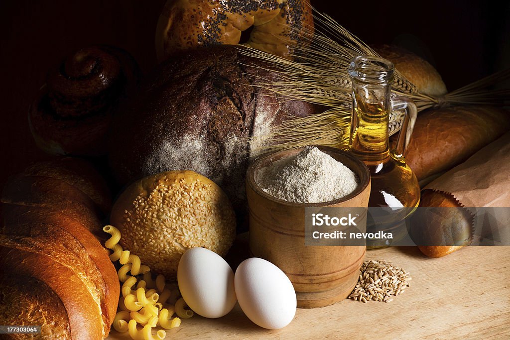 Выпечка хлеба - Стоковые фото Багет роялти-фри