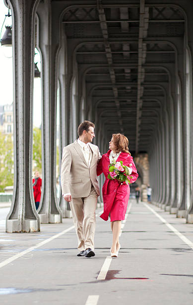 boda en parís - honeymoon wedding paris france bride fotografías e imágenes de stock