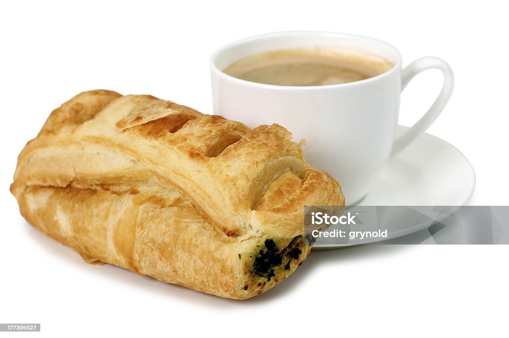 Caffè in tazza di caffè e un croissant - Foto stock royalty-free di Bibita