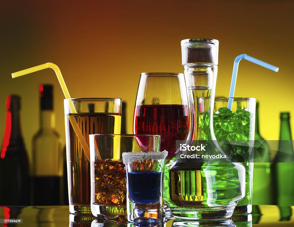 Alcool différentes boissons et cocktails - Photo de Alcool libre de droits