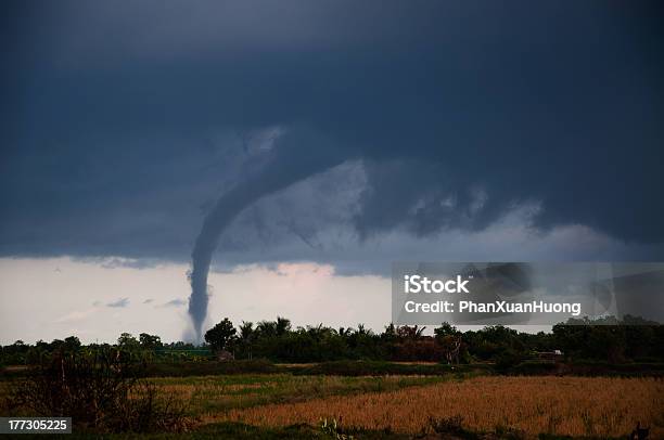 Tornado Na Plains - zdjęcia stockowe i więcej obrazów Tornado - Tornado, Równina, Szkwał