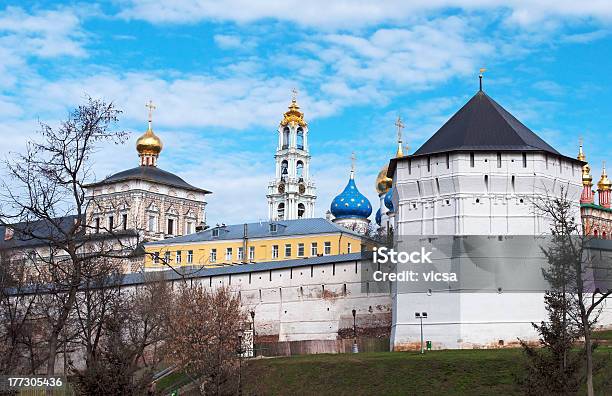 Foto de A Trinity Monastério Em Sergiev Posad Rússia e mais fotos de stock de Anel de Ouro da Rússia - Anel de Ouro da Rússia, Antigo, Arquitetura