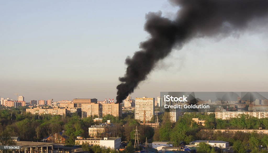 zanieczyszczenie powietrza - Zbiór zdjęć royalty-free (Budowla mieszkaniowa)