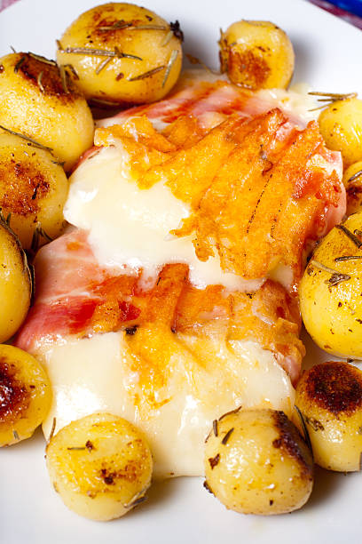istock Grilled tomino cheese with bacon and potatoes 177309677