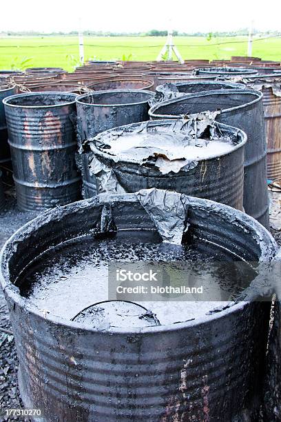 Linquinamento Delle Acque Reflue - Fotografie stock e altre immagini di Acqua - Acqua, Secchio, Acqua fluente