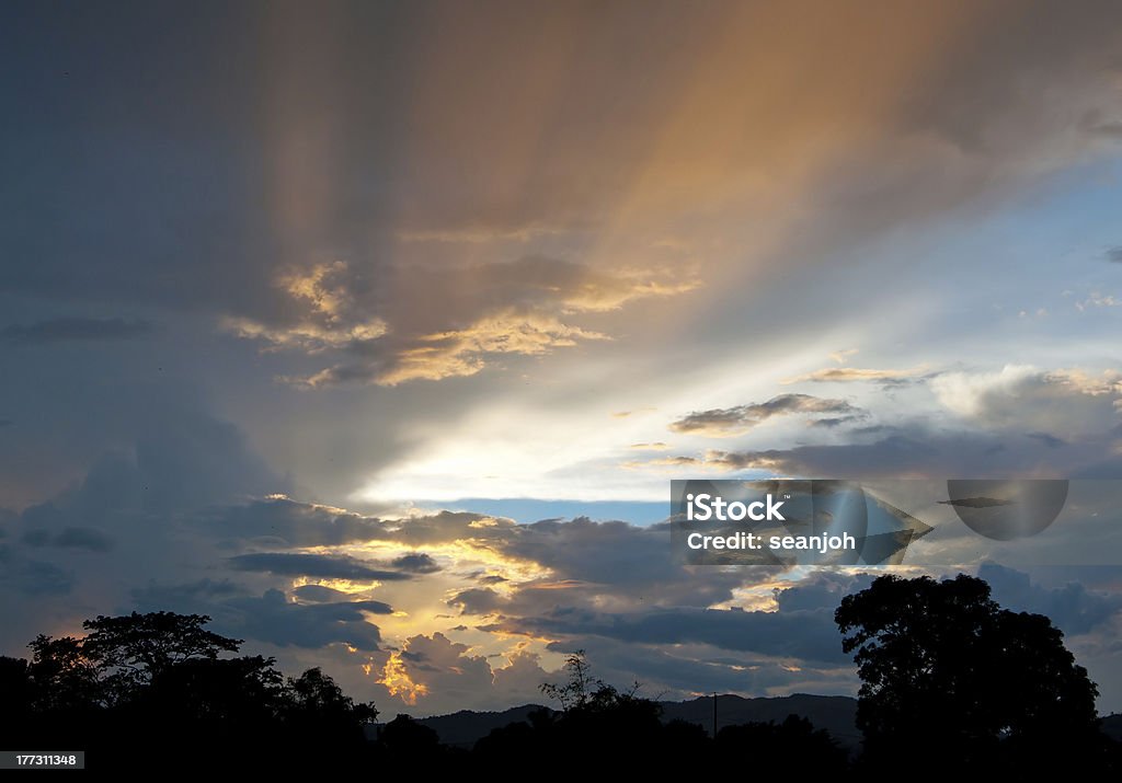 Spectaculaire coucher de soleil - Photo de Bleu libre de droits