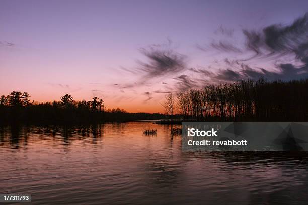 Zachód Słońca Nad Rzeką - zdjęcia stockowe i więcej obrazów Bez ludzi - Bez ludzi, Fotografika, Horyzontalny
