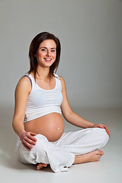 istock Brunette pregnant woman 177312119