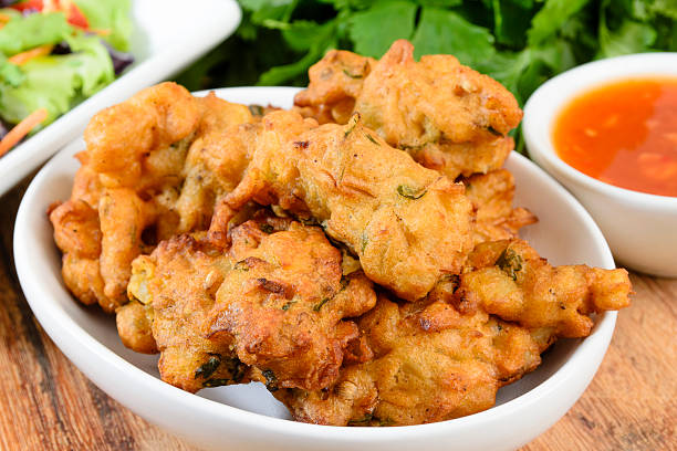 Vegetable Pakora Vegetable pakora or onion bhaji served with salad and chili sauce. fritter photos stock pictures, royalty-free photos & images